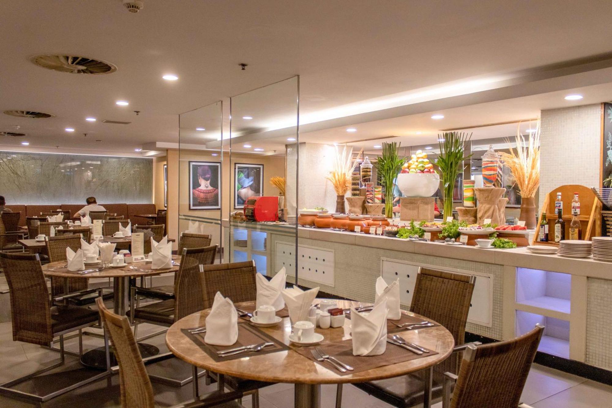 Eastin Grand Hotel Saigon Πόλη Χο Τσι Μινχ Εξωτερικό φωτογραφία The restaurant