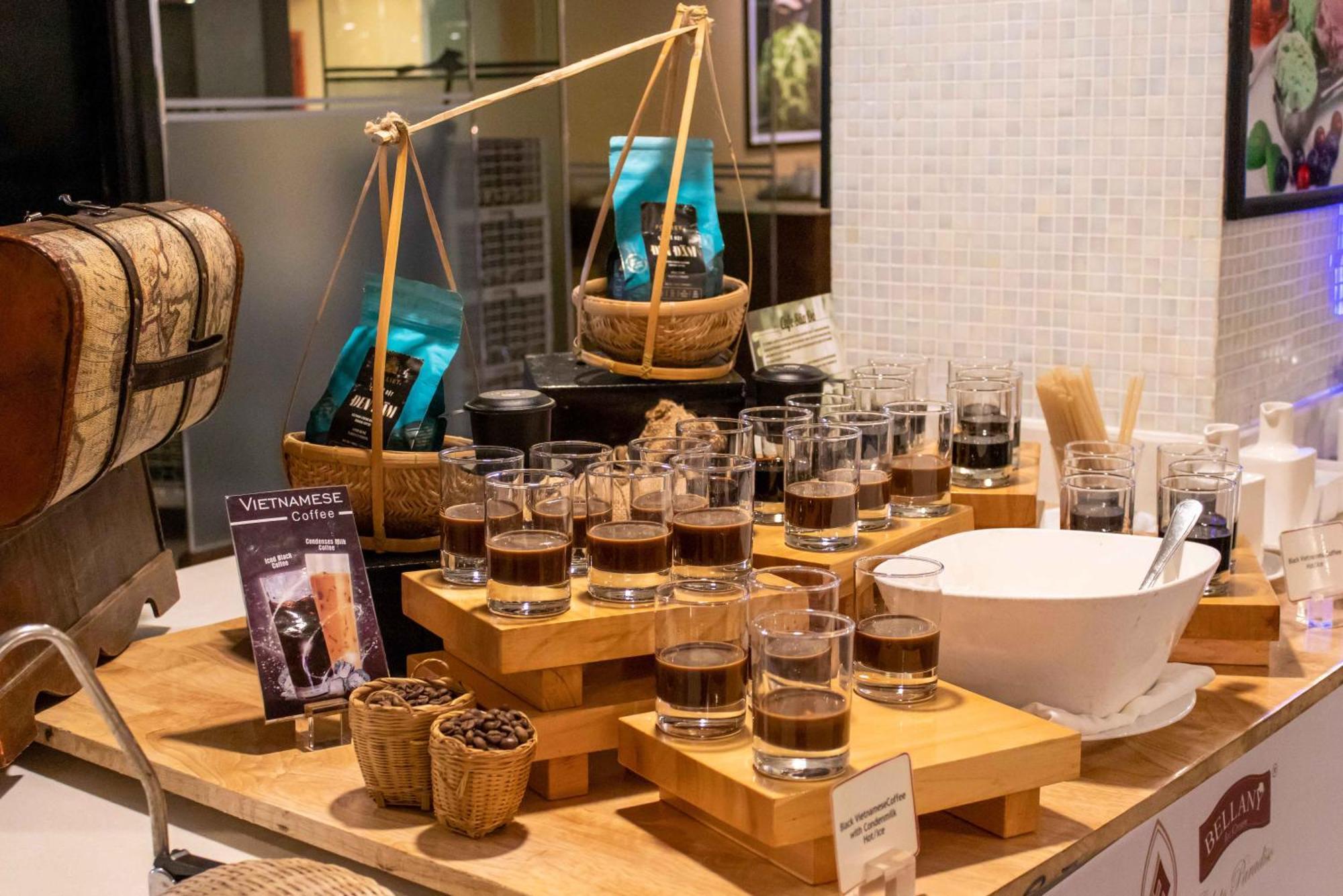 Eastin Grand Hotel Saigon Πόλη Χο Τσι Μινχ Εξωτερικό φωτογραφία A coffee tasting